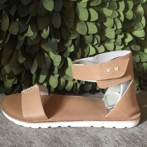 New! Reef Voyage Hi Ankle Strap Leather  Sandal  6